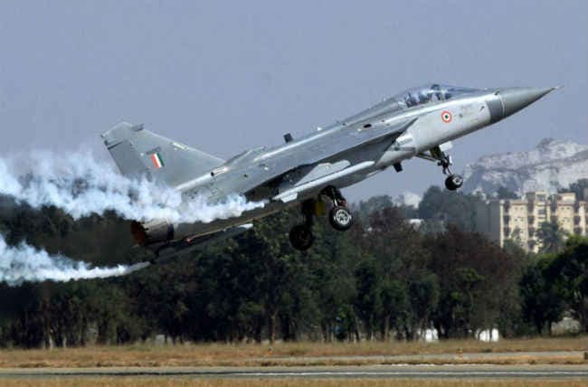श्रीलंका व मिस्र ने भारतीय लड़ाकू विमान ''तेजस'' में दिखायी रुचि