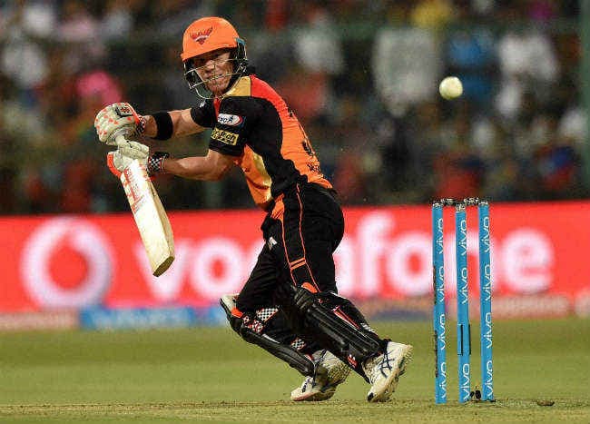 IPL-9 : वार्नर के अर्धशतक से सनराइजर्स ने मुंबई को हराकर खाता खोला