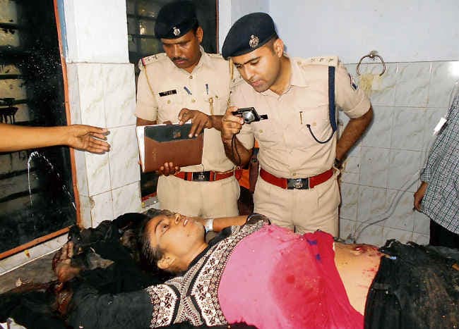 छपरा कोर्ट में विस्फोट : किसी को उड़ाने के लिए बम लेकर पहुंची थी युवती, नौ घायल