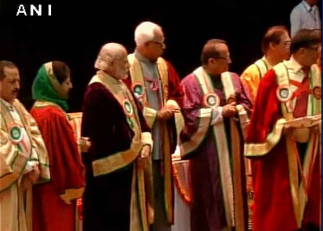 नरेंद्र मोदी ने आरक्षण पर ली चुटकी, कहा - कुछ दिन बाद पुरुष मांगेंगे आरक्षण