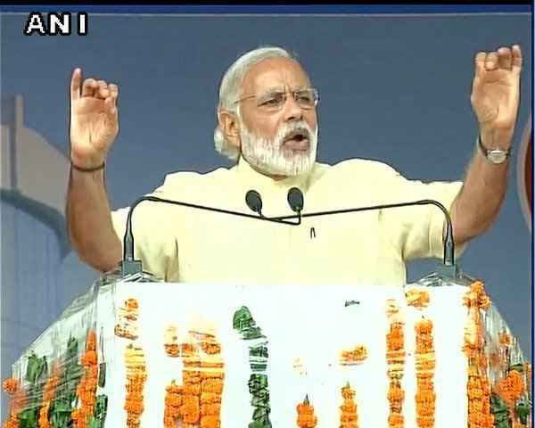 J&K में PM नरेंद्र मोदी : तोहफों के साथ मुफ्ती-महबूबा पर तारीफों की बारिश