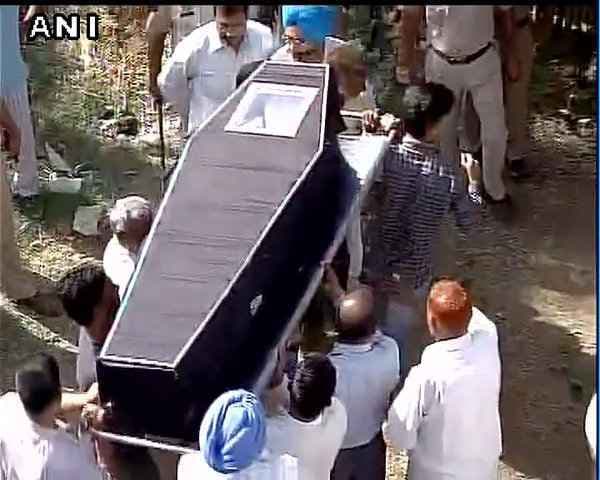 पाक की ''नापाक'' हरकत, किरपाल सिंह के शव से निकाल लिया ''हृदय और लीवर''