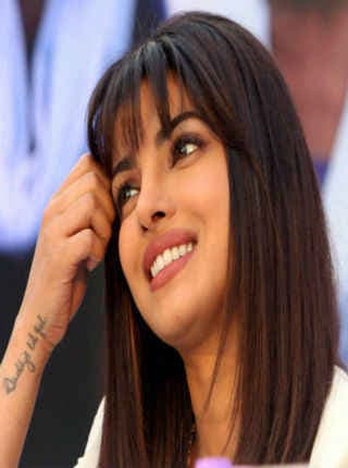 16 साल पुरानी आदत आज भी नहीं छोड़ना चाहती प्रियंका, देखें तसवीर