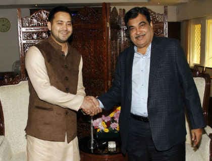 बिहार में राष्ट्रीय राजमार्गों की हालत चिंताजनक : तेजस्वी