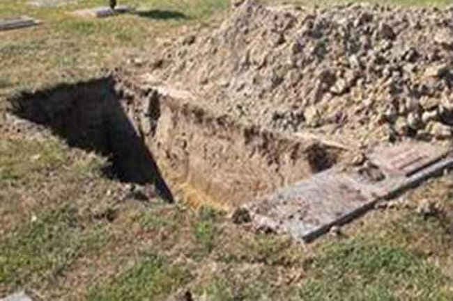 Kashmir News : कश्मीर में कब्र खोदकर निकाले गये शव, जानें आखिर क्या है वजह