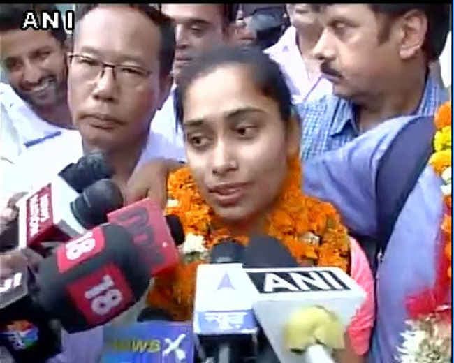 VIDEO : स्वदेश लौटी दीपा करमाकर कहा,रियो ओलंपिक में अपनी जान लगा दूंगी