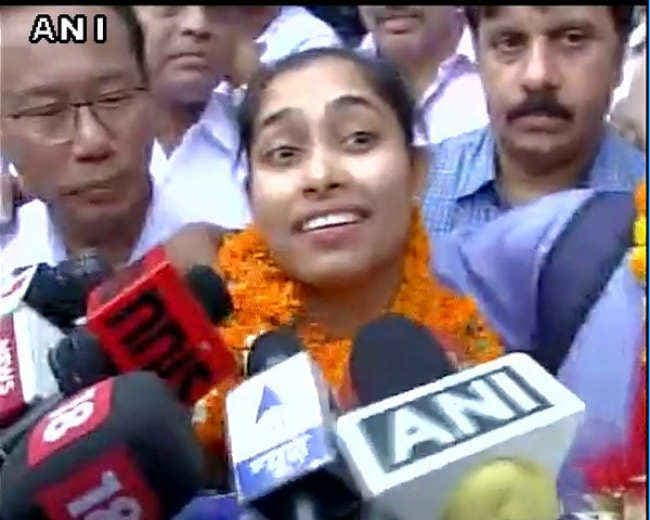 खेल मंत्रालय ने  दीपा करमाकर को दिये 30 लाख रुपये