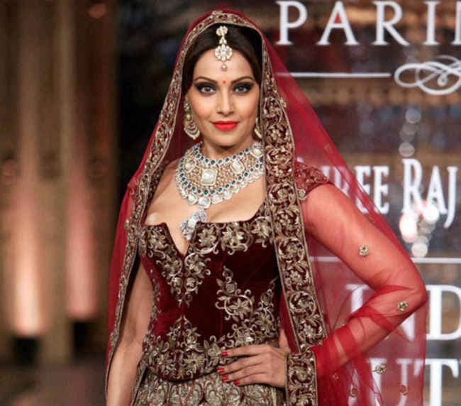 पिंक थीम से गुलजार होगी बिपाशा की मेहंदी सेरेमनी, जानें कौन होगी शामिल ?