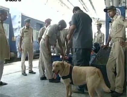 पटना रेलवे स्टेशन को उड़ाने की धमकी से हड़कंप, स्टेशन पहुंचा डॉग स्क्वायड