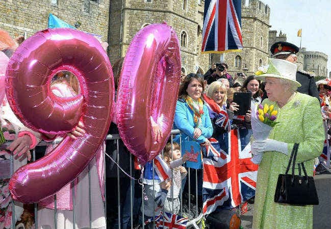 ब्रिटेन की महारानी के जन्मदिन के एलबम में एयर इंडिया