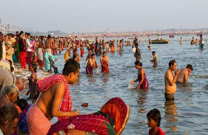 गंगा में डुबकी लगाने के लिए पाकिस्तान से हिंदू श्रद्धालु पहुंचे हरिद्वार