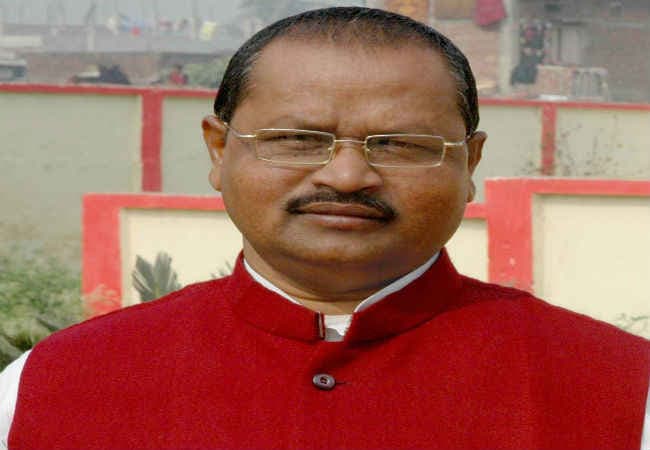 JDU से सस्पेंड MLA को आया गुस्सा, बीच सड़क पर ड्राइवर को पिटा