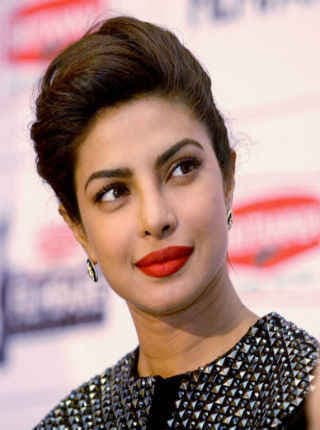 प्रियंका चोपड़ा ने ट्रंप को दिया खरा जवाब, बोलीं -आप यूं  ही किसी को बैन नहीं कर सकते