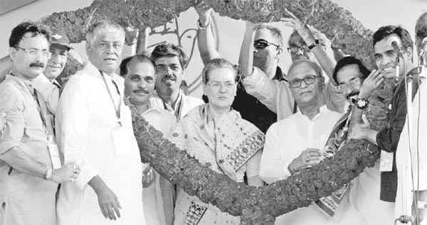 ममता दीदी ने परिवर्तन के नाम पर जनादेश को दिया धोखा : सोनिया