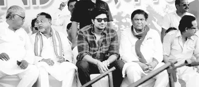 चुनावी दावंपेंच: मुकुल ने सोनिया व राहुल पर साधा निशाना, कहा  सोनिया भी घोटालों में शामिल