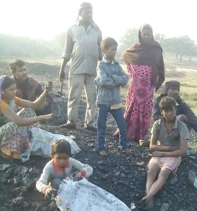 बालश्रम का अभिशप्त कोयलांचल, बच्चे कोयला न चुनें तो घर में चूल्हा कैसे जले?