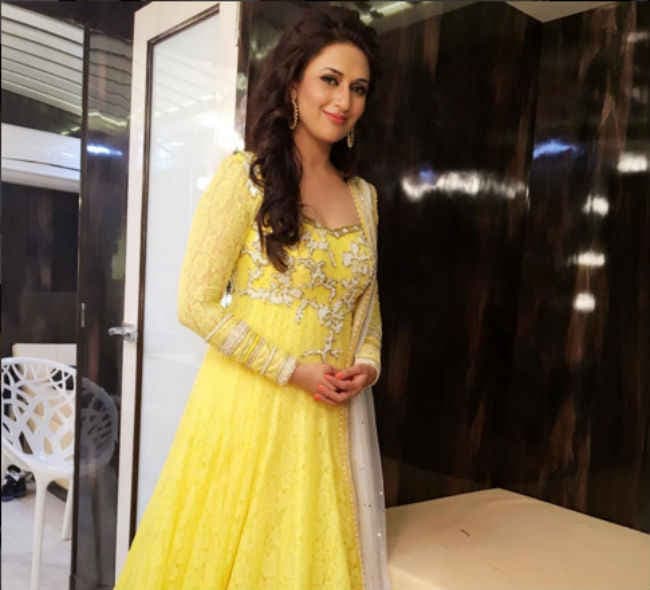 STAR AWARDS 2016: दिव्‍यांका बनीं फेवरेट बहु, जानें किसे मिला कौन सा अवार्ड ?