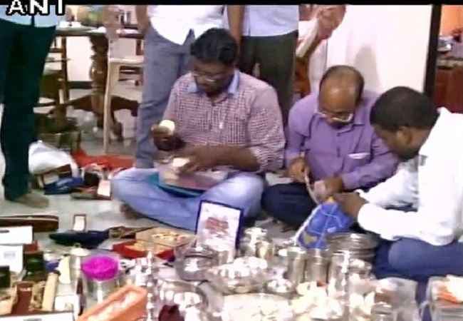 आंध्र प्रदेश : Dy ट्रांसपोर्ट कमिश्नर के ठिकानों पर ACB का छापा, 800 करोड़ की संपत्ति जब्त, गिरफ्तार