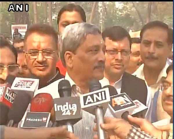 यूपीए को बताना होगा किसने खाया अगस्तावेस्टलैंड की घूस : मनोहर पर्रिकर