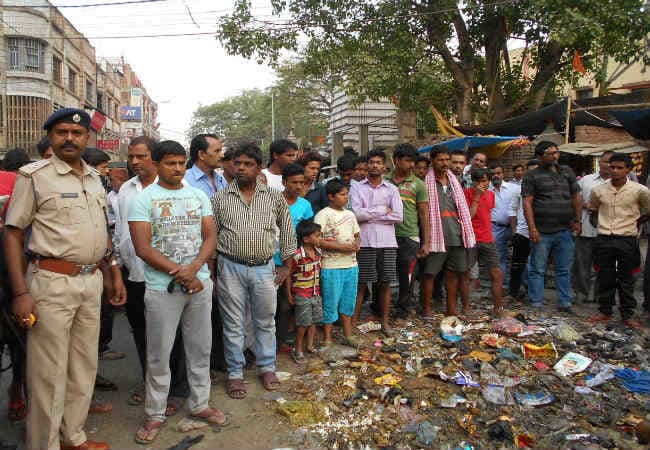 नवजात बच्ची को नोच-नोच कर खा गये अावारा कुत्ते
