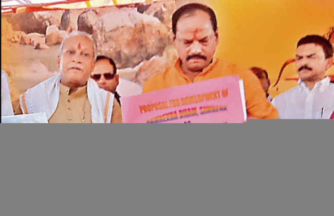 सीएम ने किया विकास मॉडल का लोकार्पण,कहा रामरेखा धाम में बनेगा रोपवे