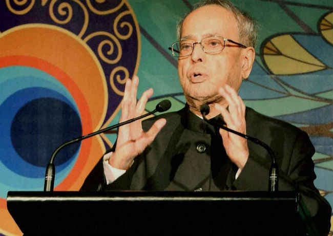 राष्ट्रपति प्रणब मुखर्जी दो देशों की छह दिवसीय यात्रा के बाद स्वदेश रवाना