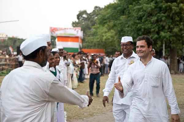 अगस्तावेस्टलैंड सौदा : राहुल गांधी ने कहा- खुशी है कि मुझ पर साधा जा रहा है निशाना