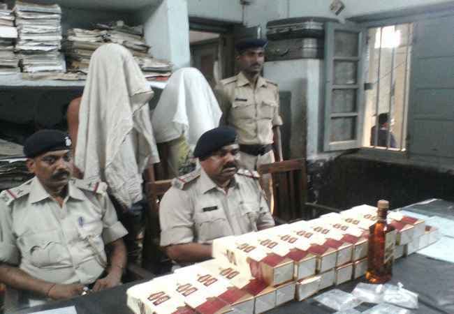 बिहार : हटिया-पटना एक्सप्रेस ट्रेन से 25 बोतल विदेशी शराब जब्त, दो गिरफ्तार