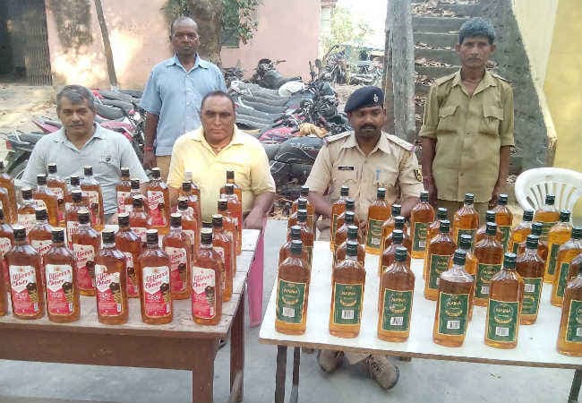 बिहार : सीवान में 84 बोतल विदेशी शराब जब्त
