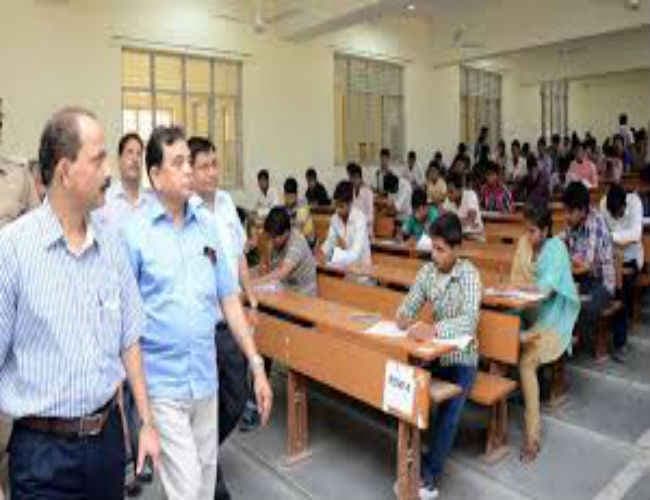 सुप्रीम कोर्ट ने एनईईटी पर दिया आदेश, राज्यों में अलग से मेडिकल की परीक्षा नहीं होगी