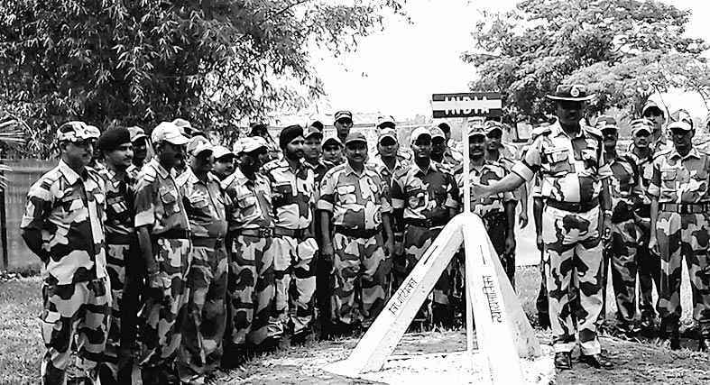 भारत-बांग्लादेश सीमा पर लहराया 100 फीट ऊंचा तिरंगा