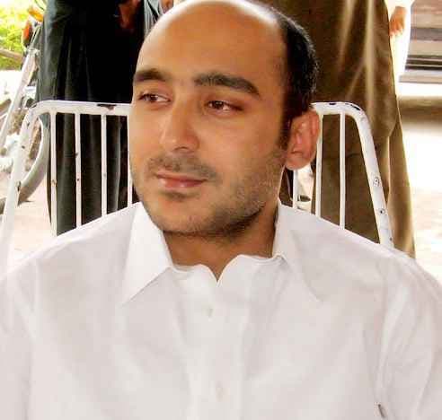 तीन साल बंधक रहने के बाद पूर्व प्रधानमंत्री गिलानी के पुत्र घर लौटे