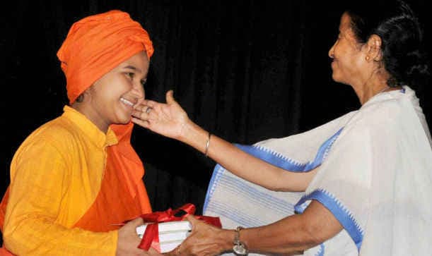 19 की काउंटिंग के पहले देवी-देवताओं की शरण में ममता बनर्जी!