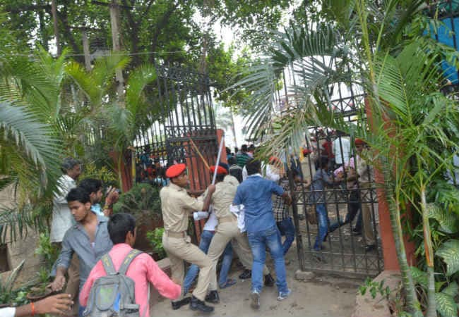 बिहार : इंटर साइंस के रिजल्ट से नाराज छात्रों का हंगामा