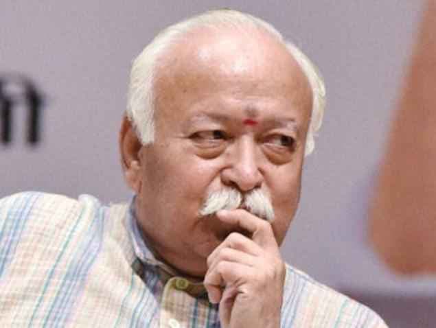 आरएसएस प्रमुख भागवत ने सिंहस्थ के सफाईकर्मियों के साथ किया भोजन