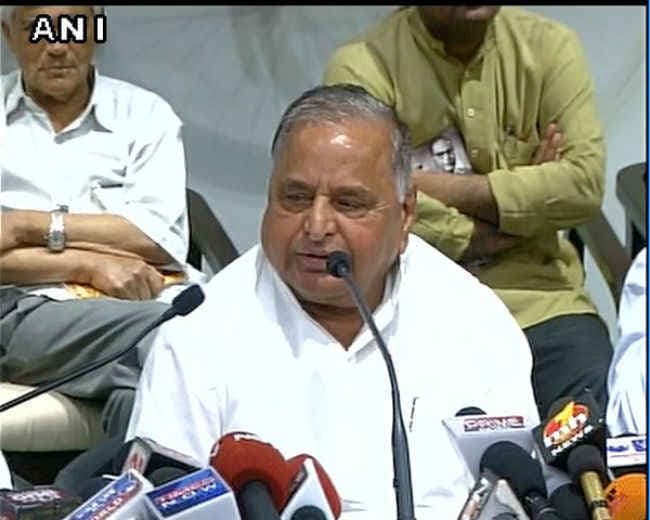 हमने हर थाने में तीन-चार मुसलिम कांस्टेबल तैनात कर दिये : मुलायम सिंह यादव