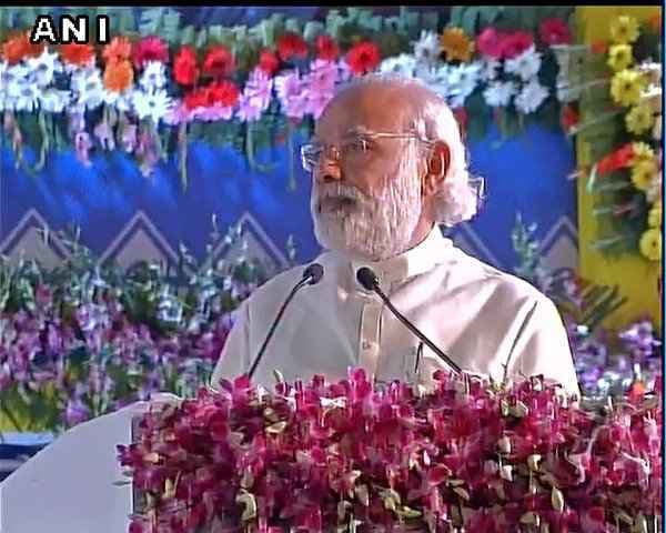 सिंहस्थ महाकुंभ पहुंचे पीएम नरेंद्र मोदी, बोले कुंभ से समाज की दिशा तय होती है
