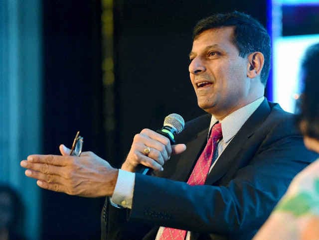 विनम्र रघुराम राजन की तीखी टिप्पणी : मेरे आसपास पहले से बारूद, इसमें नहीं चाहता और इजाफा