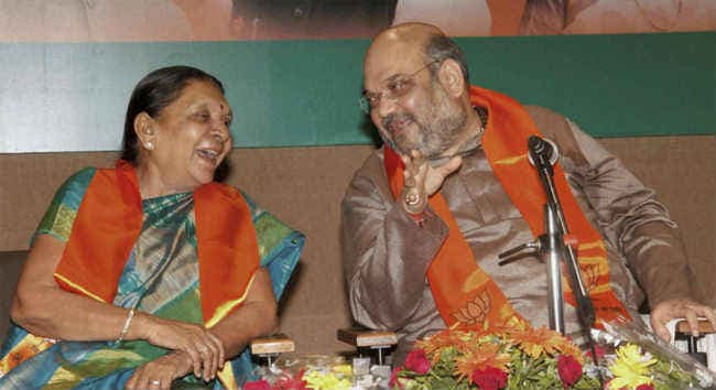 क्या गुजरात की मुख्यमंत्री आनंदी बेन को पद से हटायेगी भाजपा?