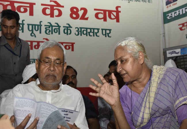 नीतीश कुमार ने समाजवादियों से एकजुट होने का किया आह्वान