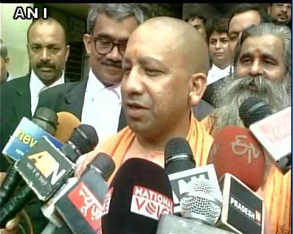 सपा में वापसी के सवाल पर अमर खामोश, आजम नाराज, ''योगी आदित्यनाथ'' ने ली चुटकी