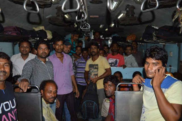 जमशेदपुर के निकट चाकुलिया में रेलवे स्टेशन पर नक्सली हमला, तीन घंटे खौफ में रहे सैकड़ों यात्री