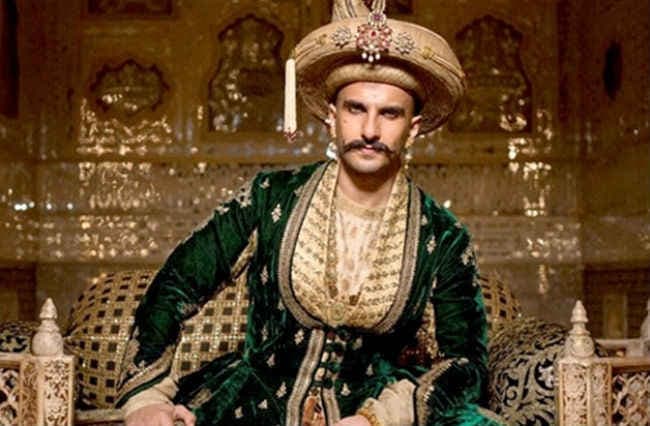 ''बाजीराव'' के बाद अब ''अलाउद्दीन खिलजी'' की भूमिका निभा सकते हैं रणवीर सिंह