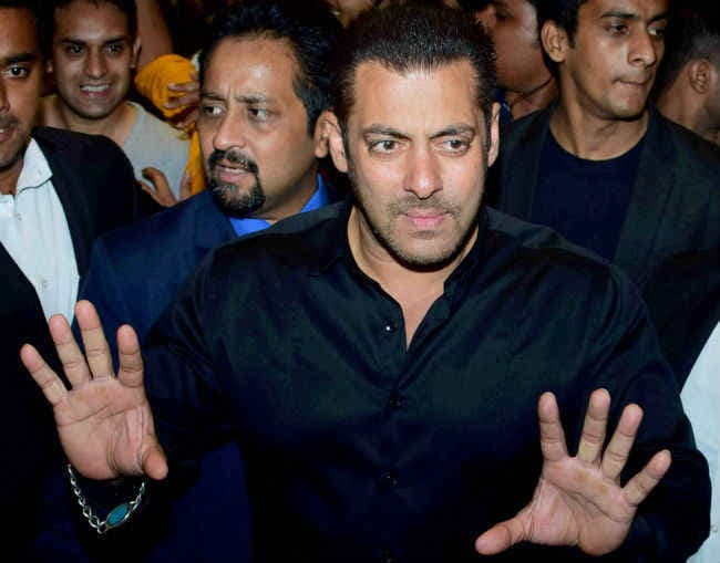 VIDEO: तो ऐसे अपनी शादी की जानकारी देंगे सलमान खान, आप भी जानें ?