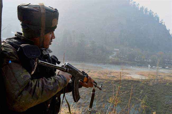 कुपवाड़ा : सुरक्षाबलों ने 5 आतंकी को मार गिराया, 3 जवान घायल