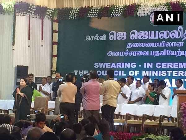 जयललिता छठी बार बनीं तमिलनाडु की मुख्यमंत्री, ली पद की शपथ