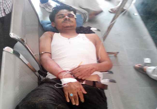 बिहार : गया में पेड़ से टकरायी बस, दर्जनों घायल