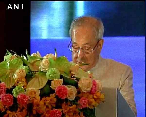 राष्ट्रपति प्रणव मुखर्जी ने कहा, चीन की आर्थिक उपलब्धियां हमारे लिए प्रेरणास्रोत