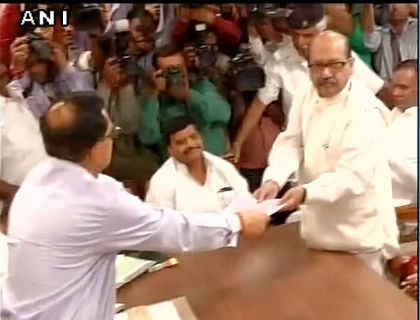 किसको साथ लेकर राज्यसभा का नामांकन करने पहुंचे थे अमर सिंह, जाने