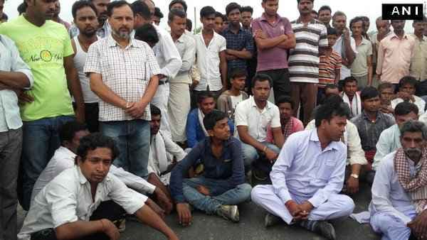 गया: लोजपा नेता व चचेरे भाई की गोली मार कर हत्या, लोजपा का प्रदर्शन जारी